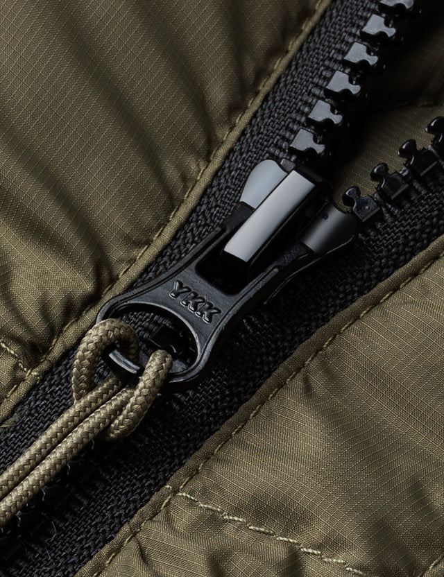 ykk Zipper Detail of Green Men's Heated Puffer Jacket